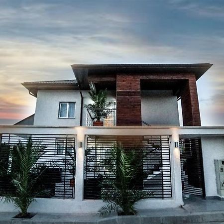 Отель Casa Del Flor Костинешти Экстерьер фото