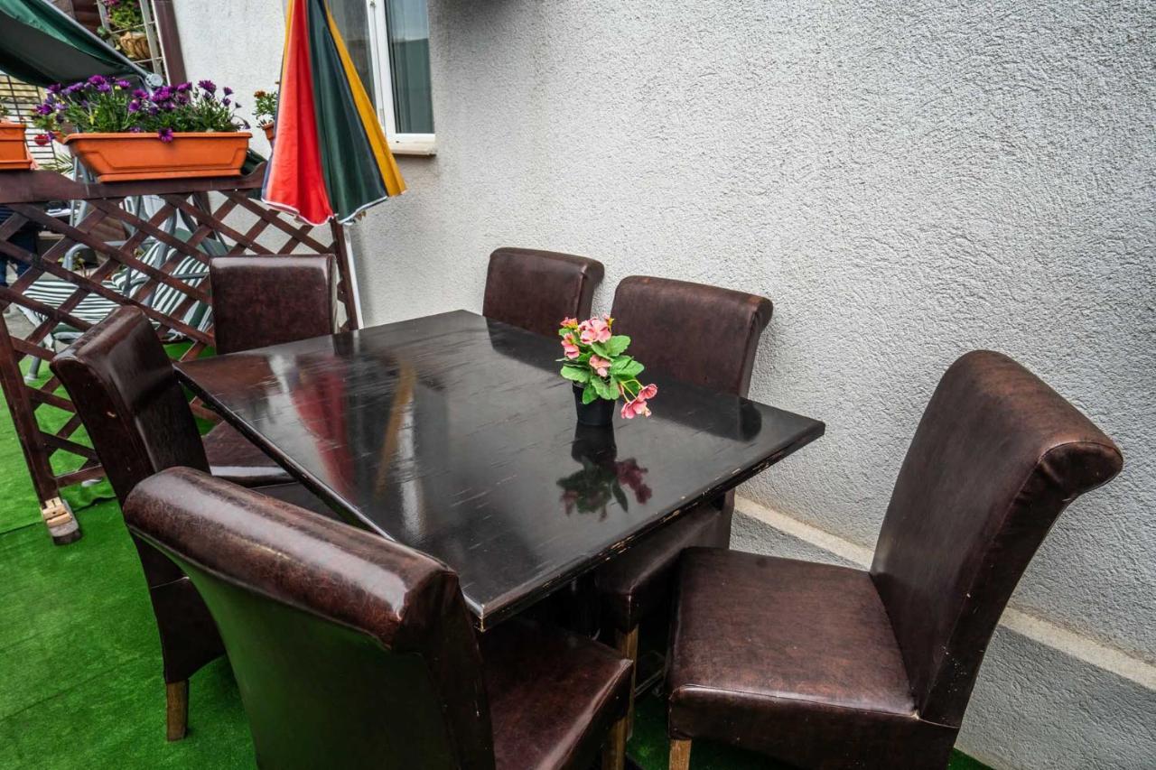Отель Casa Del Flor Костинешти Экстерьер фото