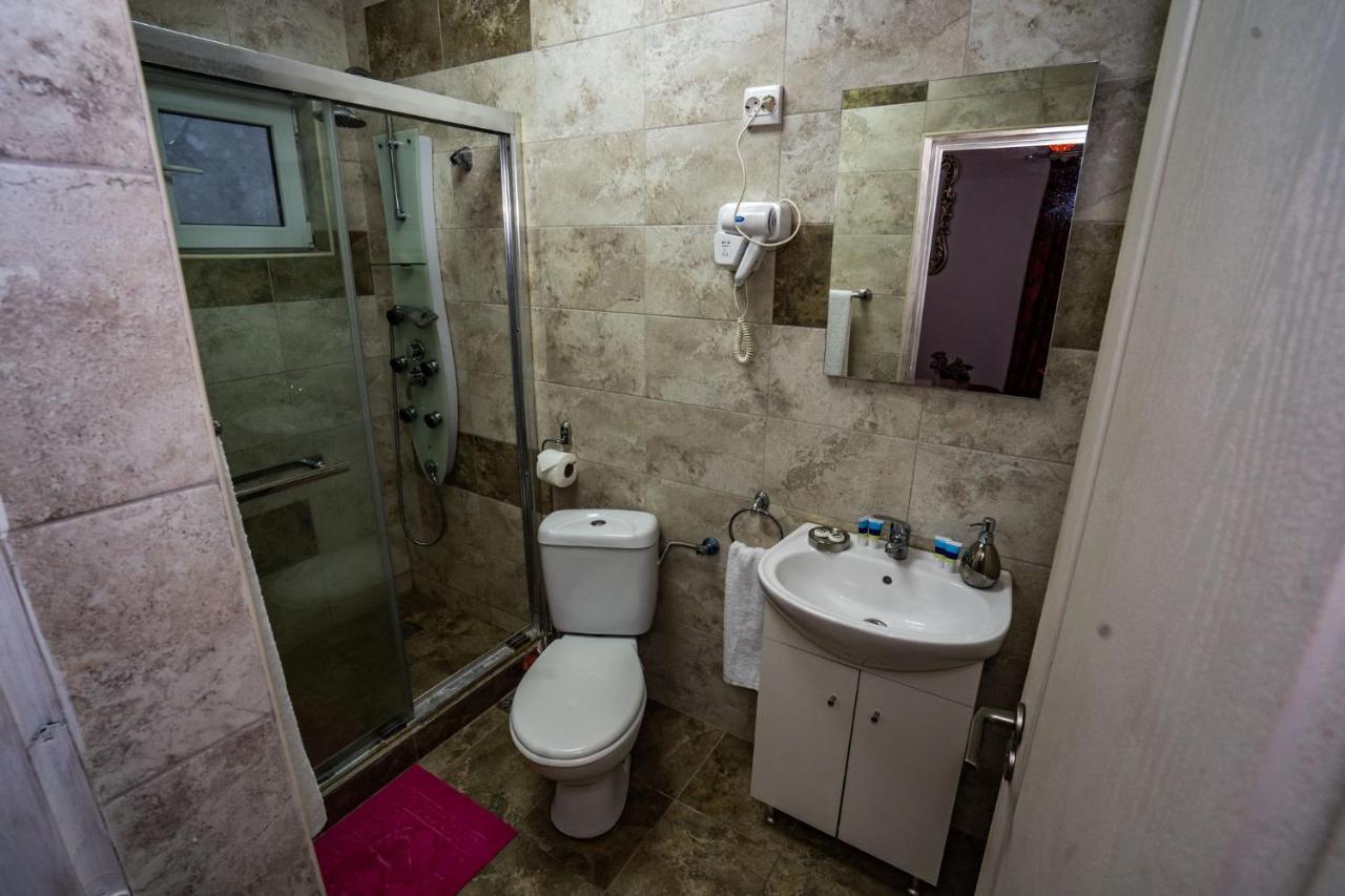 Отель Casa Del Flor Костинешти Экстерьер фото